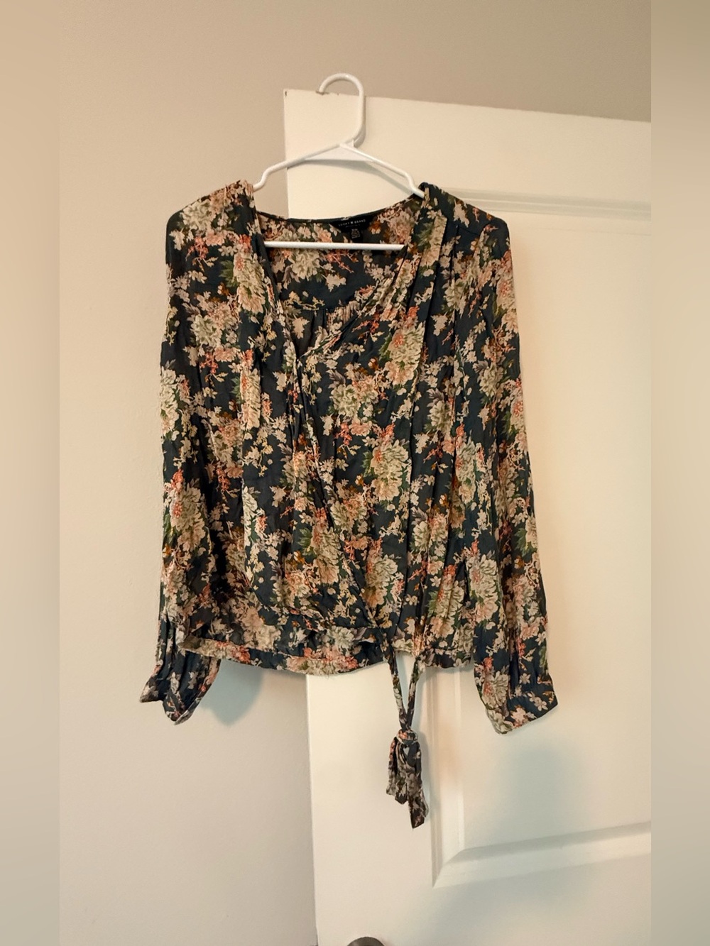 Lucky Brand Women's Navy Floral Wrap Faux-Wrap Tie-Waist Long Sleeve Blouse❤️ - Picture 4 of 7